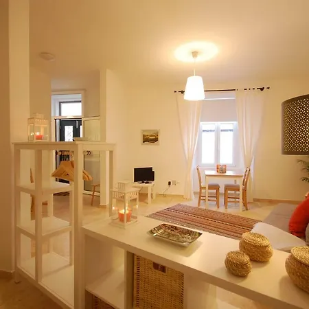Secret Studio In Janelas Verdes *